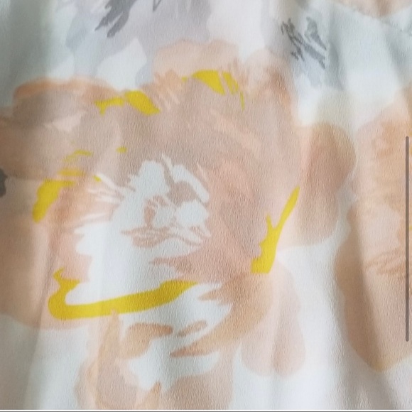 Banana Republic - Floral Button down - Picture 3 of 6